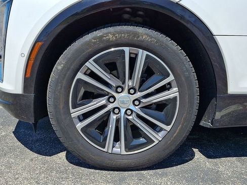 Certified 2024 Cadillac Lyriq Luxury AWD/4WD image 4