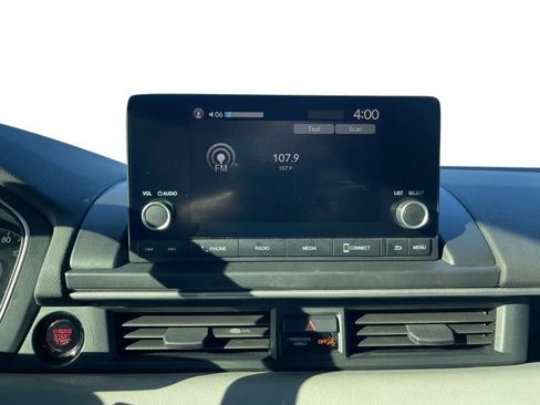 Used 2023 Honda Pilot LX image 25