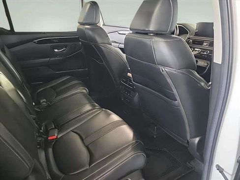 Used 2024 Honda Pilot Touring image 29