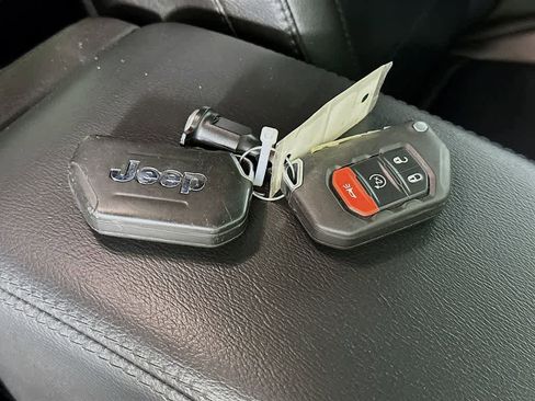 Used 2020 Jeep Wrangler Unlimited Sahara image 22