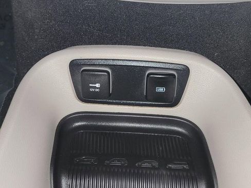 Used 2017 Chrysler Pacifica Touring-L image 24