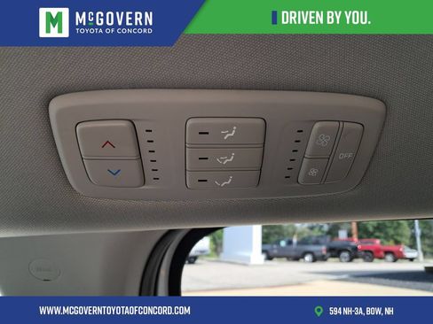 Used 2023 Kia Carnival LX FWD image 33