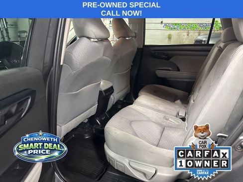Used 2022 Toyota Highlander LE AWD/4WD image 7