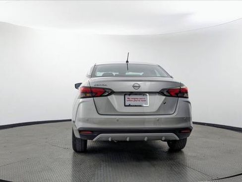 Used 2025 Nissan Versa S FWD image 7