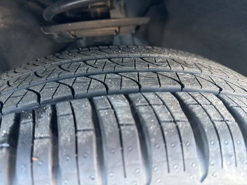 Used 2022 Ford Explorer Limited w/ Equipment Group 301A image 10