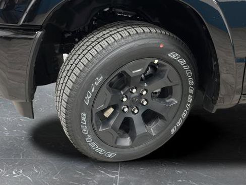 New 2026 RAM 1500 4x4 Crew Cab image 36