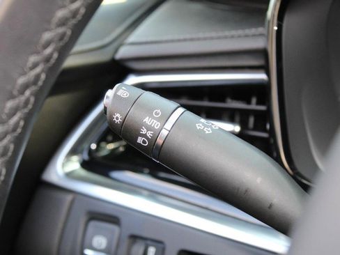 Used 2023 Cadillac XT6 Luxury image 36