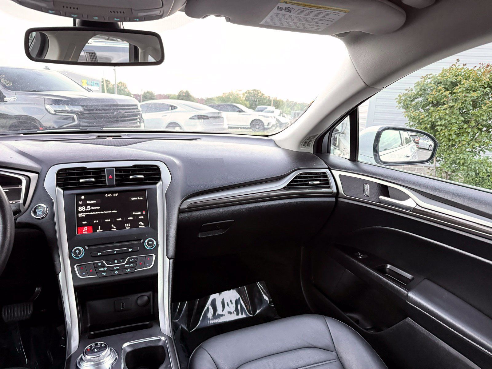 Used 2018 Ford Fusion SE w/ Equipment Group 602A FWD image 24