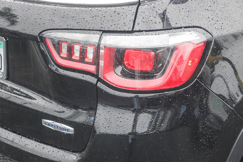 Used 2019 Jeep Compass Latitude w/ Popular Equipment Group FWD image 12