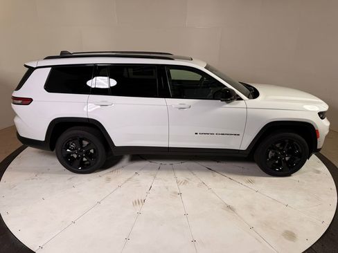 New 2025 Jeep Grand Cherokee L Limited w/ Luxury Tech Group II AWD/4WD image 8
