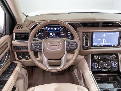Used 2021 GMC Yukon Denali w/ Advanced Technology Package AWD/4WD image 12
