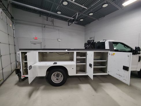 Used 2020 Ford F350 XL w/ Power Equipment Group RWD image 8