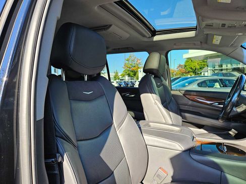 Used 2020 Cadillac Escalade Premium Luxury image 13