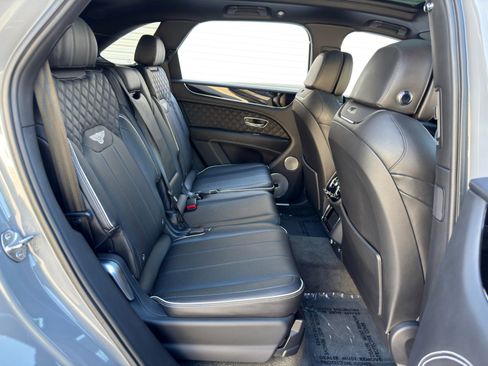 Used 2022 Bentley Bentayga AWD/4WD image 46