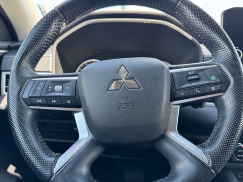 Used 2022 Mitsubishi Outlander SE image 18