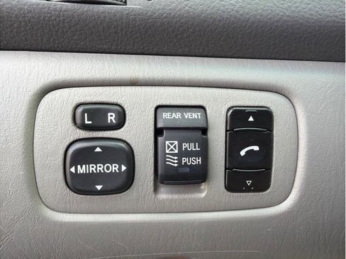 Used 2010 Toyota Sienna LE image 21