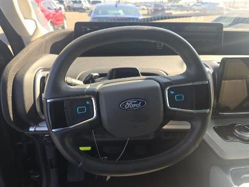 Used 2025 Ford Expedition Active image 12