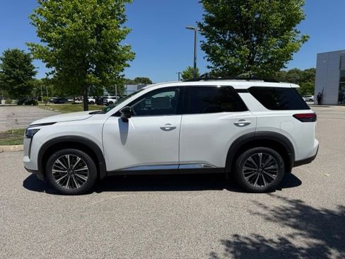 New 2026 Nissan Pathfinder Platinum w/ Cargo Package AWD/4WD image 8