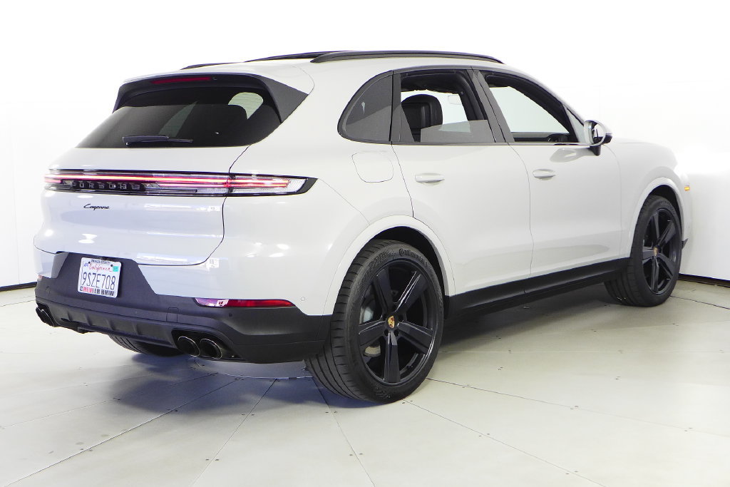 Used 2025 Porsche Cayenne AWD/4WD image 7