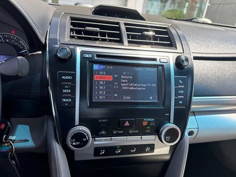 Used 2012 Toyota Camry LE FWD image 7