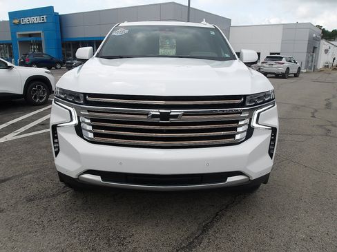 Used 2023 Chevrolet Suburban High Country AWD/4WD image 2