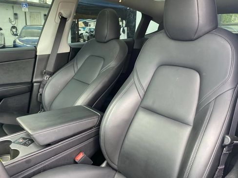 Used 2025 Tesla Model Y Long Range AWD/4WD image 2
