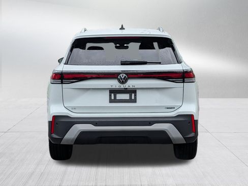 Certified 2025 Volkswagen Tiguan SE AWD/4WD image 6