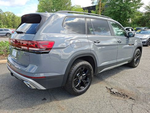 Used 2025 Volkswagen Atlas Peak Edition SE AWD/4WD image 6