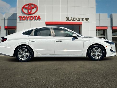 Used 2023 Hyundai Sonata SE FWD image 2