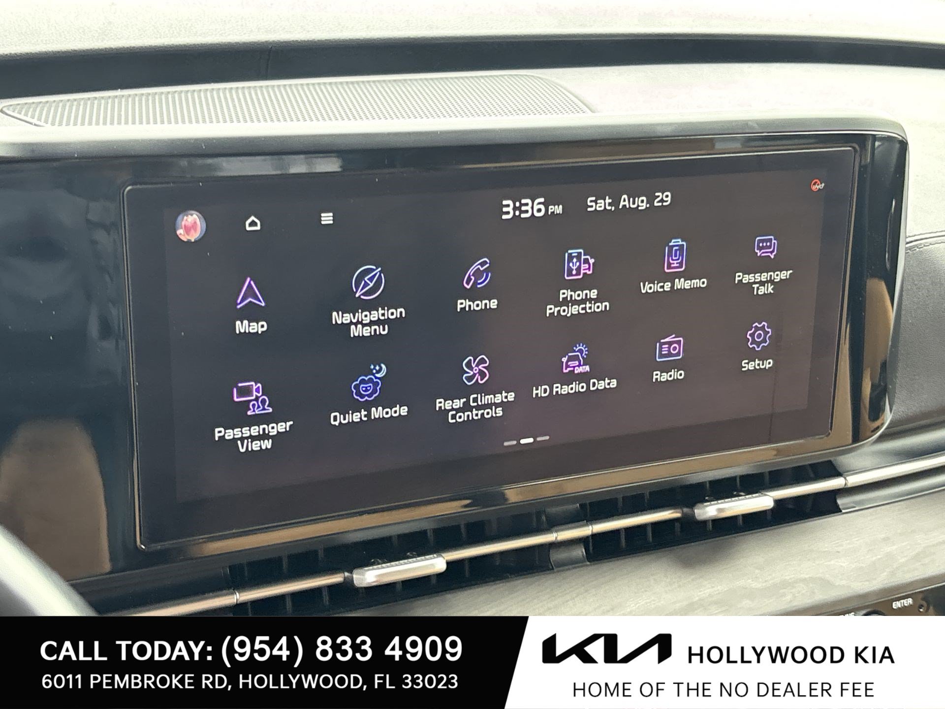 Used 2022 Kia Carnival EX FWD image 12