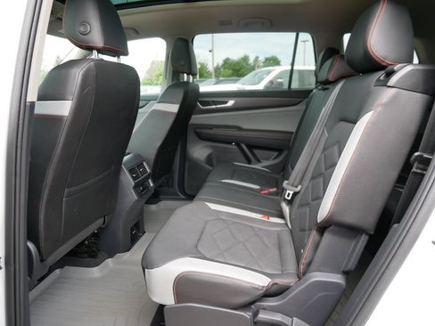 Used 2025 Volkswagen Atlas Peak Edition SE AWD/4WD image 10