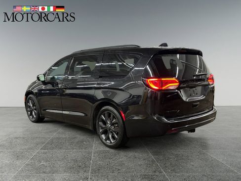 Used 2019 Chrysler Pacifica Touring Plus w/ S Appearance Package image 5