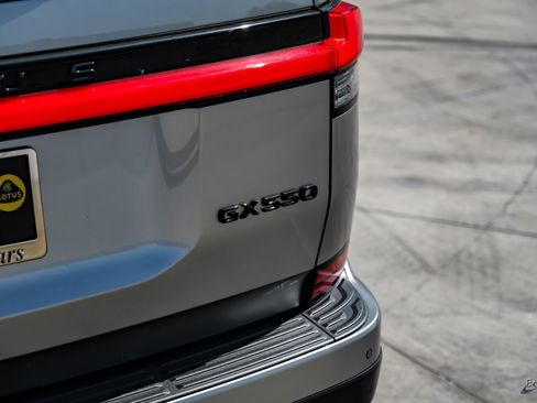 Used 2025 Lexus GX 550 w/ Accessory Package (2T) image 28