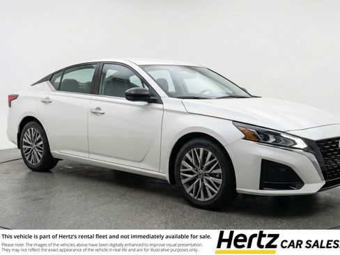 Used 2025 Nissan Altima 2.5 SV image 1