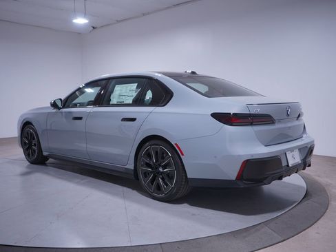 New 2026 BMW i7 eDrive50 w/ M Sport Package image 3