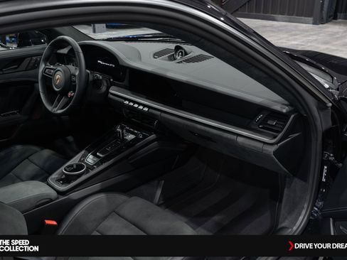 Used 2025 Porsche 911 Carrera GTS image 20