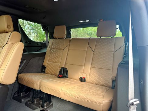 Used 2024 Cadillac Escalade Premium Luxury w/ Performance Package AWD/4WD image 21