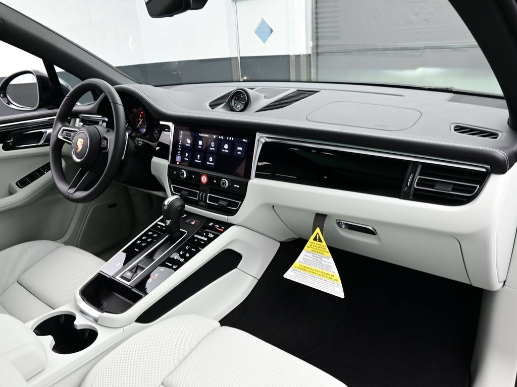 Certified 2026 Porsche Macan AWD/4WD image 20