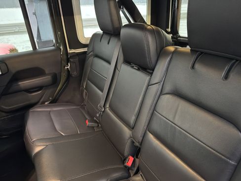 Used 2021 Jeep Wrangler Unlimited Sahara image 34