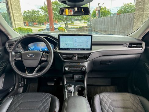 Used 2023 Ford Escape Platinum w/ Premium Technology Package AWD/4WD image 29