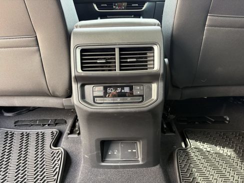 Used 2025 Volkswagen Atlas SE FWD image 25