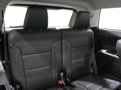 Used 2023 GMC Acadia SLT w/ Elevation Edition image 29