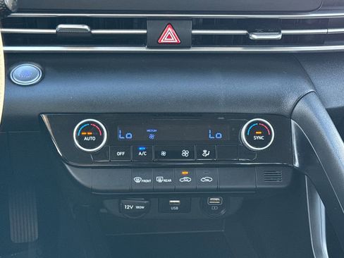 Used 2022 Hyundai Elantra SEL image 22