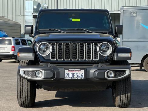 Used 2025 Jeep Wrangler Sahara w/ Safety Group image 9