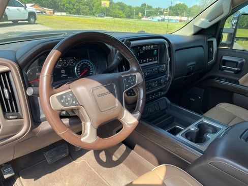 Used 2019 GMC Sierra 2500 Denali AWD/4WD image 30