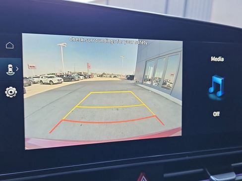 Used 2024 Hyundai Elantra SEL image 25