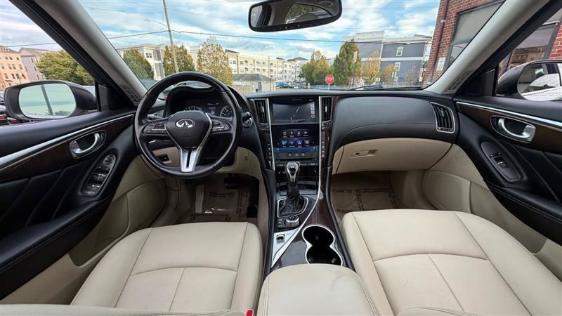 Used 2018 INFINITI Q50 Luxe w/ Essential Package (3.0T Luxe) RWD image 18