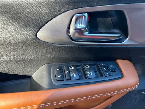 New 2026 Chrysler Pacifica Pinnacle image 13