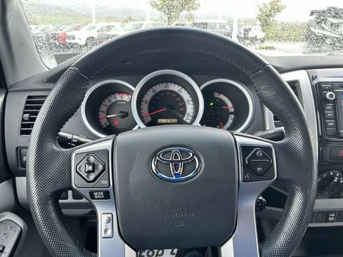 Used 2015 Toyota Tacoma 4x4 Access Cab V6 w/ TRD Sport Package image 26