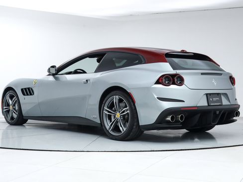 Certified 2018 Ferrari GTC4Lusso image 3